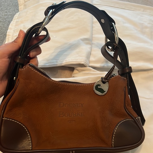 Dooney & Bourke Handbags - VTG DOONEY & BOURKE bag✨✨